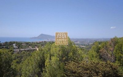 Fantástica villa con gran parcela, con privacidad y vistas al mar.